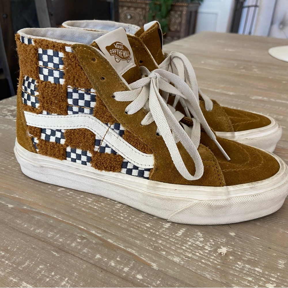 Vans High Tops in chestnut suede